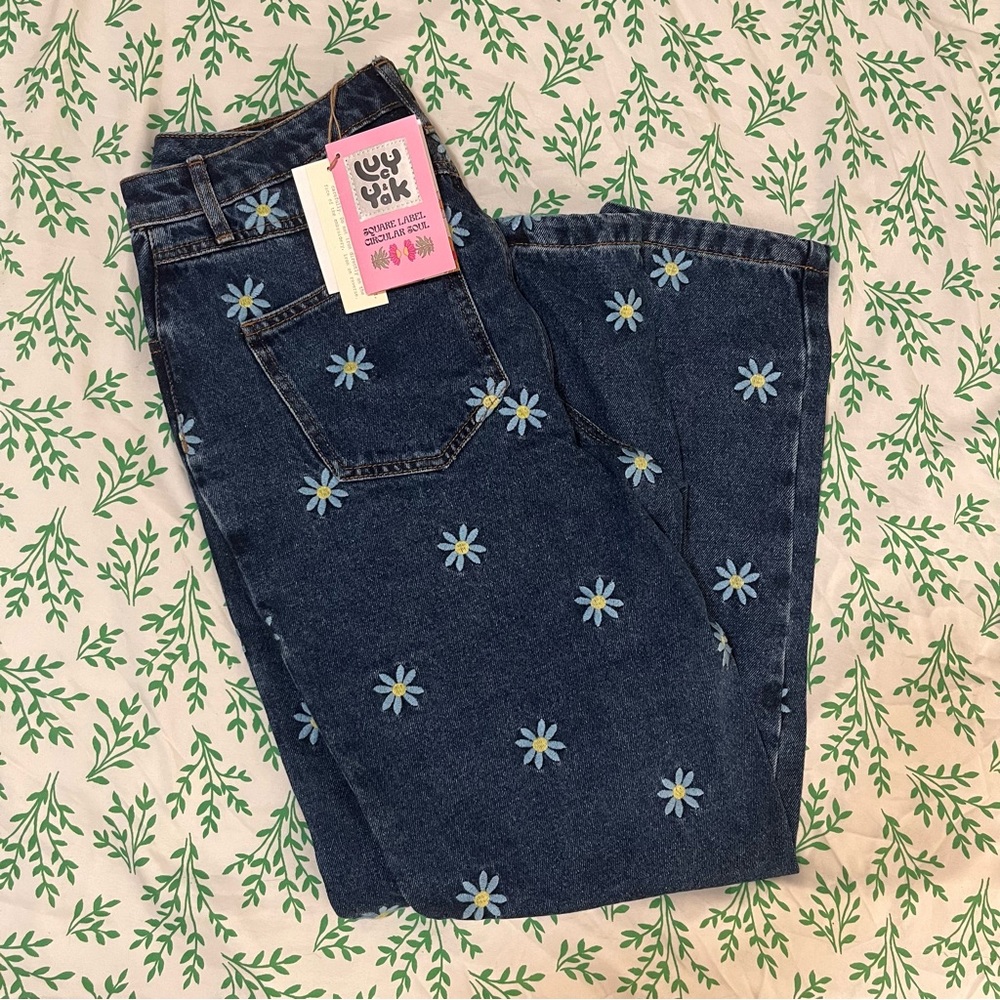 Lucy & Yak Dana Mom Jean in Daisy Mae Embroidery - New with Tags